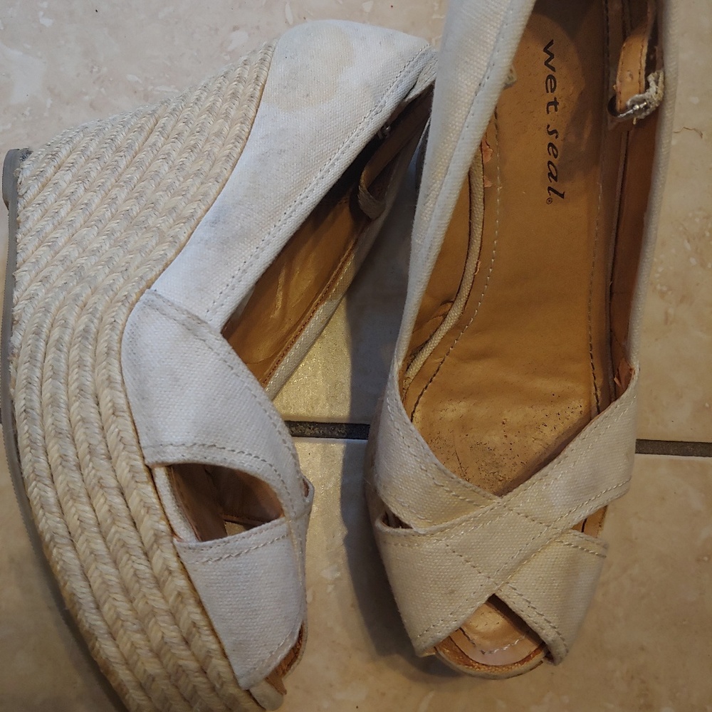 White wedges